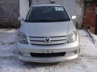 2002 Toyota ist Images