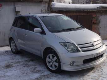 2002 Toyota ist Pictures