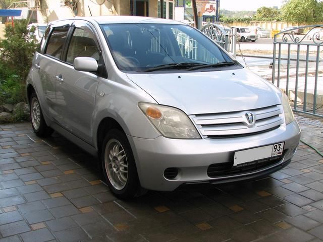 2002 Toyota ist