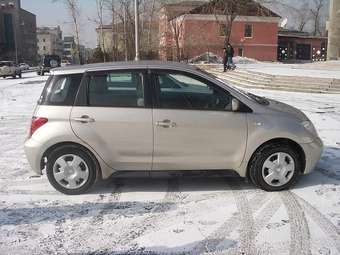 2002 Toyota ist Pictures