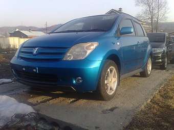 2002 Toyota ist Images