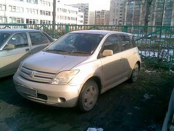2002 Toyota ist Photos