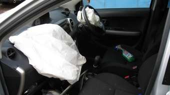 2002 Toyota ist Pictures
