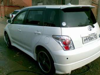 2002 Toyota ist Pictures