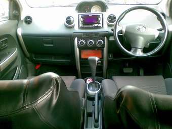 2002 Toyota ist Photos
