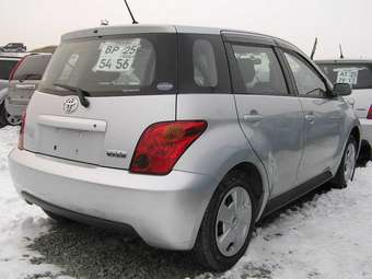 2002 Toyota ist Images