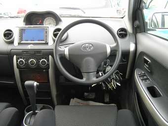 2002 Toyota ist Pics