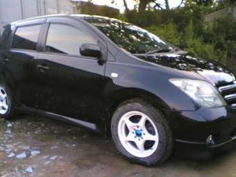 2002 Toyota ist Photos