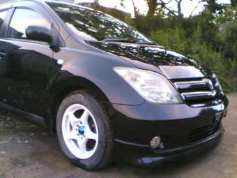 2002 Toyota ist Photos