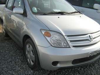 2002 Toyota ist Images