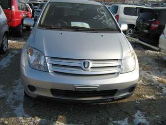 2002 Toyota ist Photos