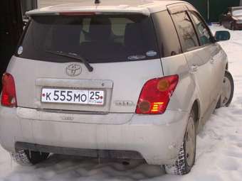 2002 Toyota ist Pictures
