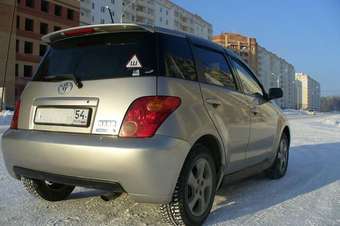 2002 Toyota ist Photos