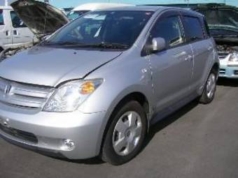 2002 Toyota ist Pictures