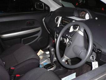 2002 Toyota ist Pictures