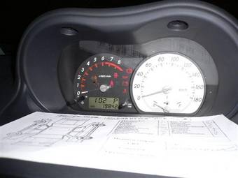 2002 Toyota ist Pictures