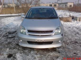 2002 Toyota ist Photos