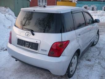 2002 Toyota ist Pictures