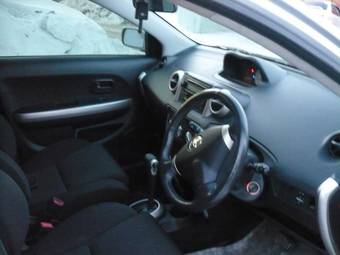 2002 Toyota ist Pictures