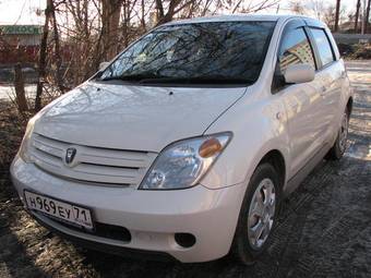 2002 Toyota ist Photos