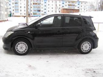 2002 Toyota ist Photos