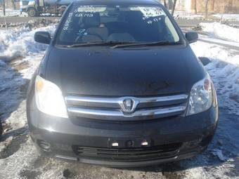 2002 Toyota ist Pictures