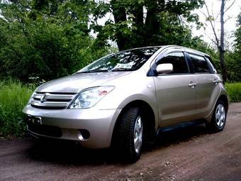 2002 Toyota ist Pictures