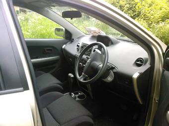 2002 Toyota ist Pictures