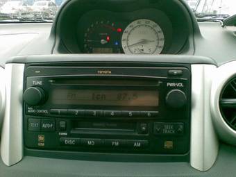 2002 Toyota ist Pictures