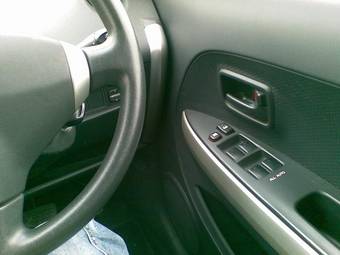 2002 Toyota ist Pictures