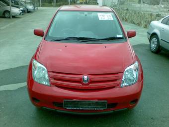 2002 Toyota ist Photos