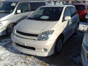 2002 Toyota ist Photos