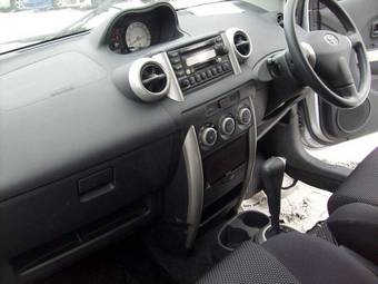 2002 Toyota ist Photos