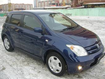 2002 Toyota ist Photos