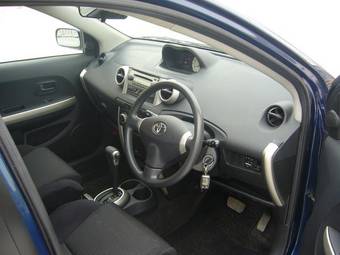 2002 Toyota ist Pictures