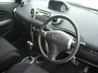 2002 Toyota ist Photos