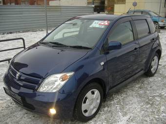 2002 Toyota ist Photos