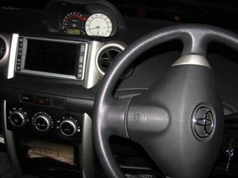 2002 Toyota ist Pictures