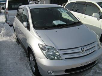 2002 Toyota ist Photos