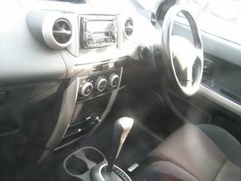 2002 Toyota ist Photos