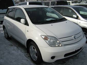 2002 Toyota ist Pictures