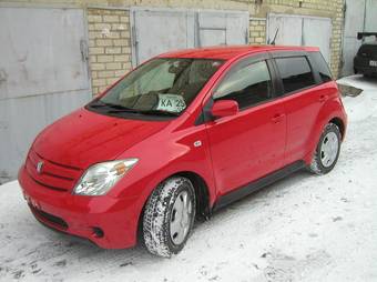 2002 Toyota ist Photos