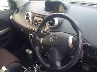 2002 Toyota ist Photos