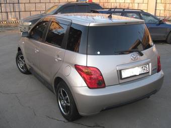 2002 Toyota ist Photos