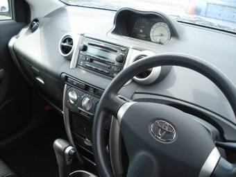 2002 Toyota ist Images