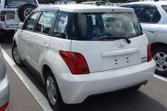 2002 Toyota ist Pictures