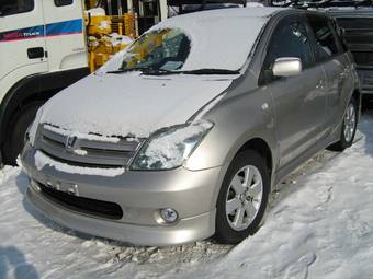 2002 Toyota ist Photos