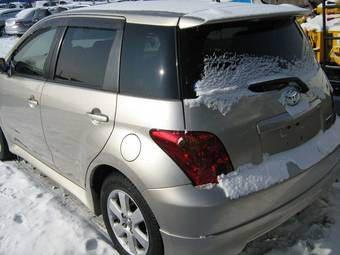 2002 Toyota ist Photos
