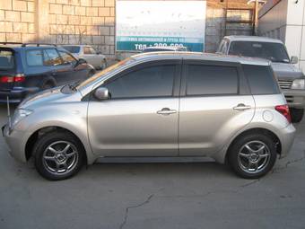 2002 Toyota ist Pictures