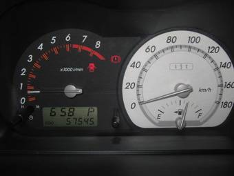 2002 Toyota ist Photos